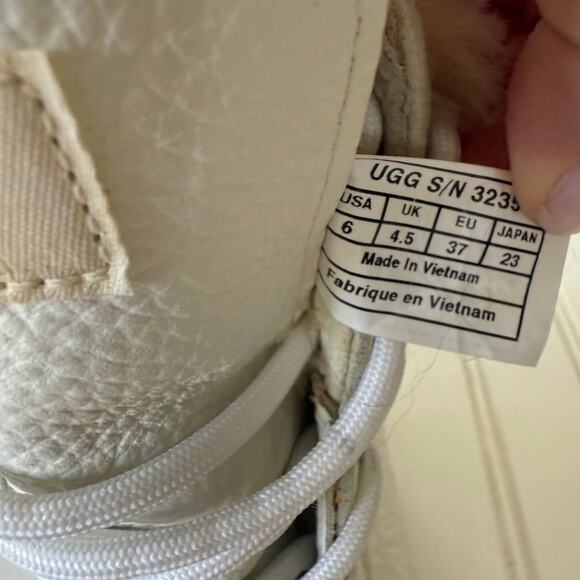 UGG Adirondack White Tan Size 6 Snow Boots - Picture 7 of 11